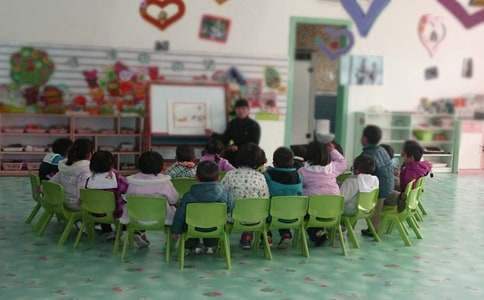 幼兒園保育員十二月份工作總結 幼兒園保育員工作總結個人小班
